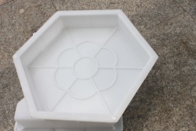 六棱塊護(hù)坡塑料模具什么材質(zhì)的好？